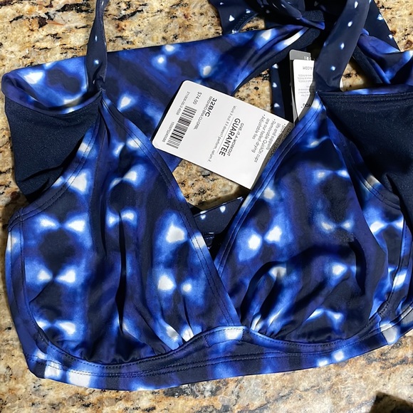 New with tag Athleta swimsuit. Bra size 32 B/C. - Picture 3 of 5
